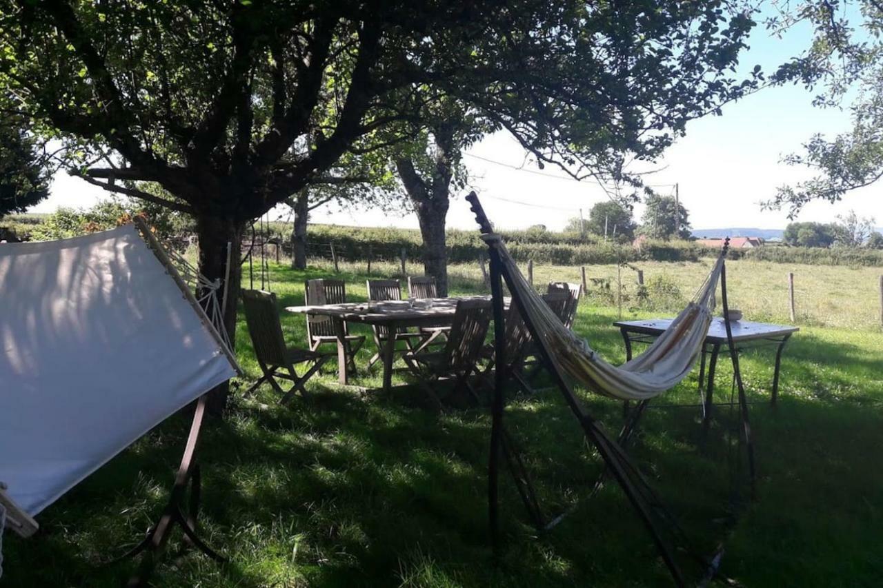 Gite Des Quatre Chemins La Vineuse Exterior foto